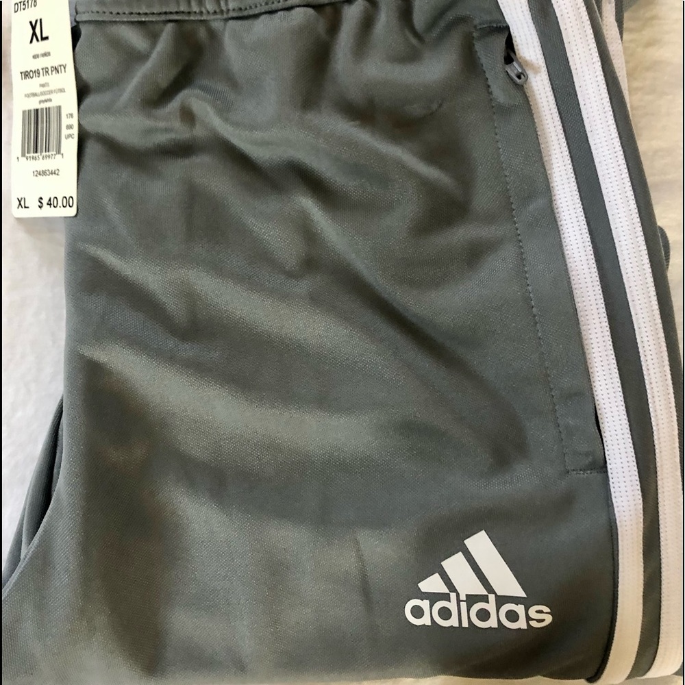 BRAND NWT BOYS ADIDAS TRAINING PANTS XL ZIPPERED SIDE POCKETS